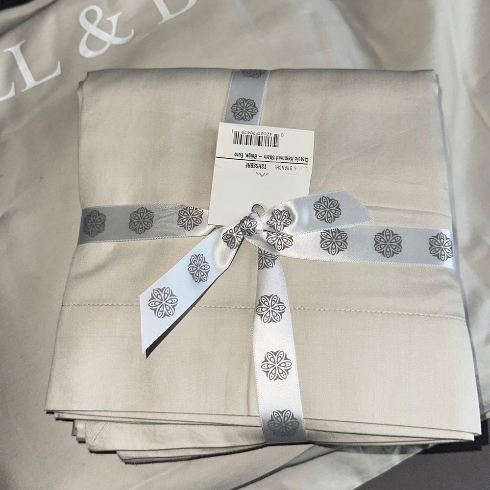 Boll & Branch Signature Hemmed Full/Queen Duvet cover & Shams Organic Cotton